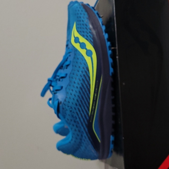 Saucony running shoes with spike - Picture 5 of 7